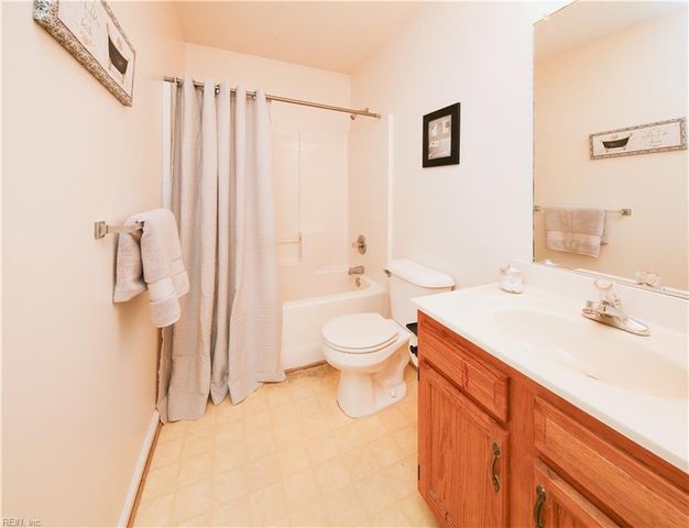 1204 Woods Edge CIR, Suffolk, VA 23434