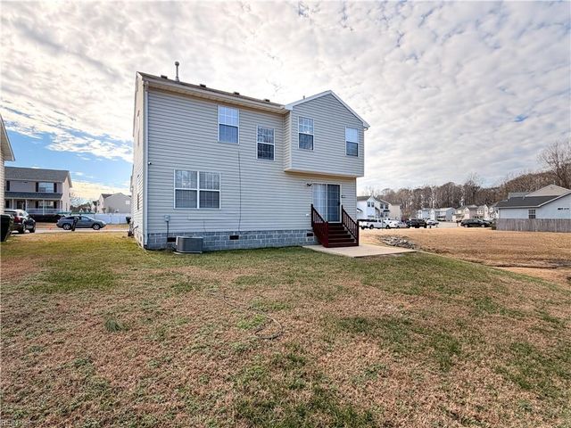 1204 Woods Edge CIR, Suffolk, VA 23434