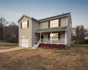1204 Woods Edge CIR, Suffolk, VA 23434