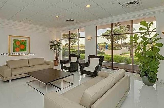 5700 Collins Ave 4N, Miami Beach, FL 33140