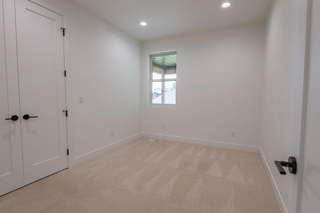 5980 S Dollison Avenue, Springfield, MO 65810