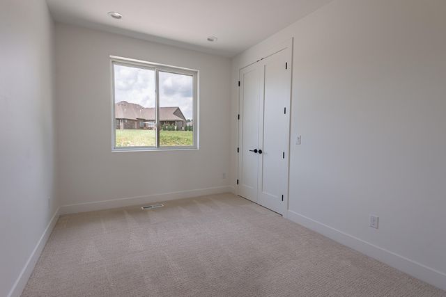 5980 S Dollison Avenue, Springfield, MO 65810