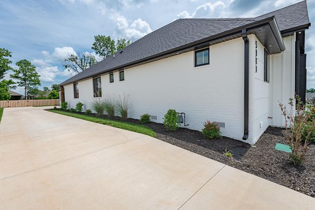5980 S Dollison Avenue, Springfield, MO 65810