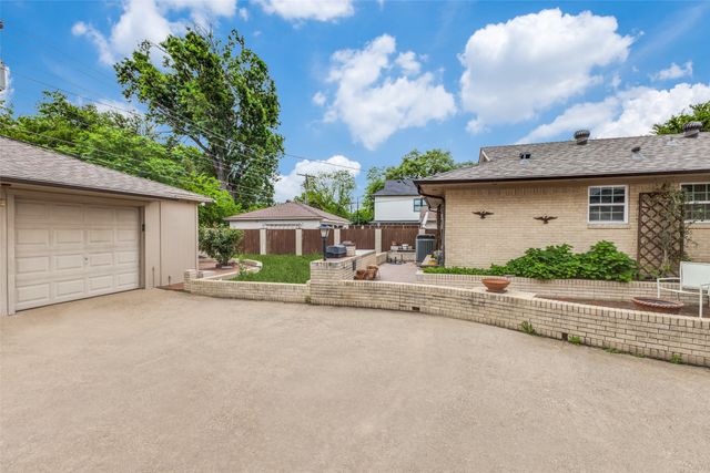9210 Larchwood Drive, Dallas, TX 75238