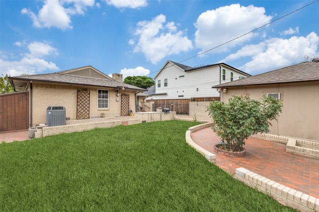 9210 Larchwood Drive, Dallas, TX 75238
