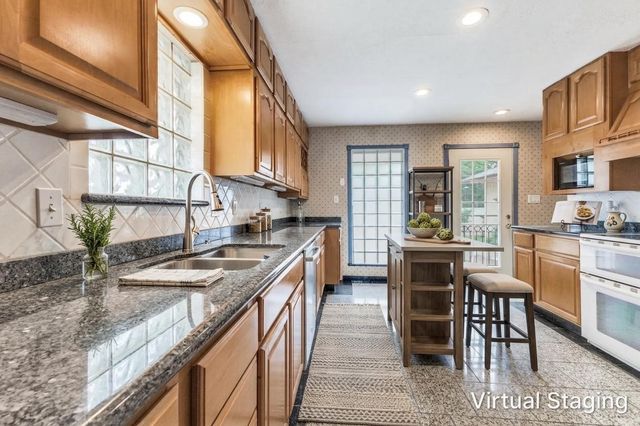 9210 Larchwood Drive, Dallas, TX 75238