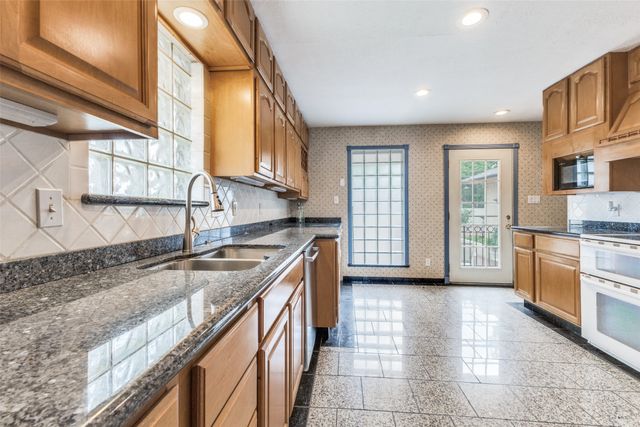 9210 Larchwood Drive, Dallas, TX 75238