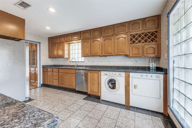 9210 Larchwood Drive, Dallas, TX 75238
