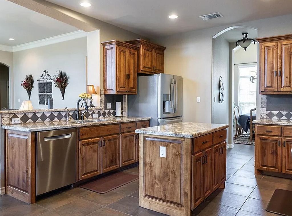 Image 4 of property listing at 6102 Hallye Court, San Angelo, TX 76904