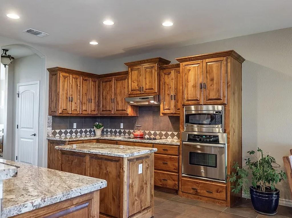 Image 5 of property listing at 6102 Hallye Court, San Angelo, TX 76904