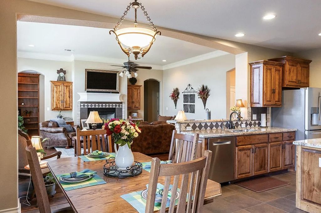 Image 7 of property listing at 6102 Hallye Court, San Angelo, TX 76904