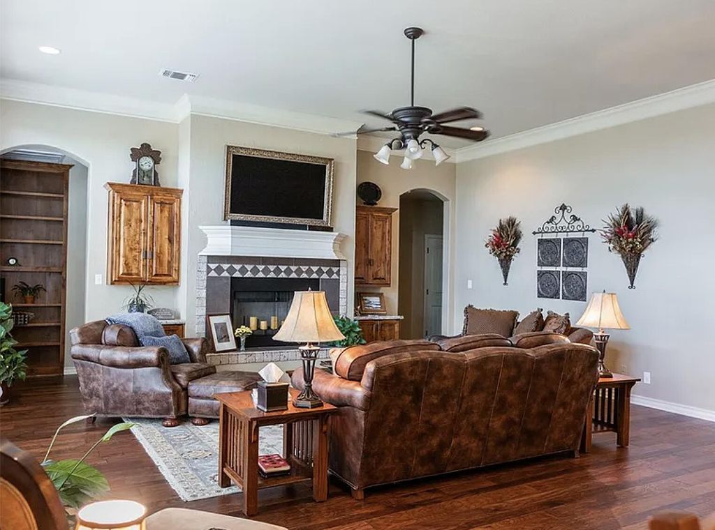 Image 9 of property listing at 6102 Hallye Court, San Angelo, TX 76904