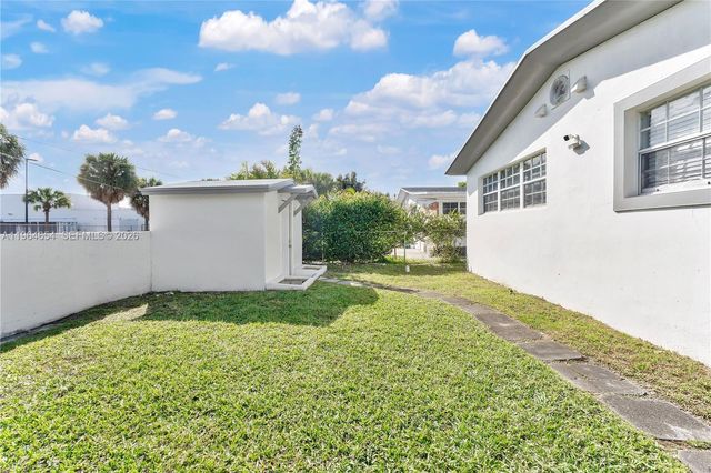 16895 NE 4th Pl, North Miami Beach, FL 33162