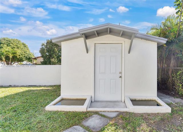 16895 NE 4th Pl, North Miami Beach, FL 33162