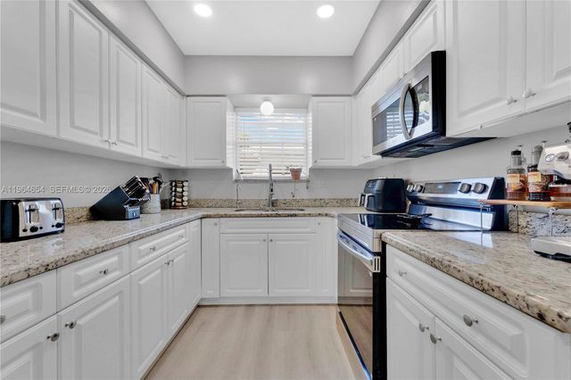 16895 NE 4th Pl, North Miami Beach, FL 33162