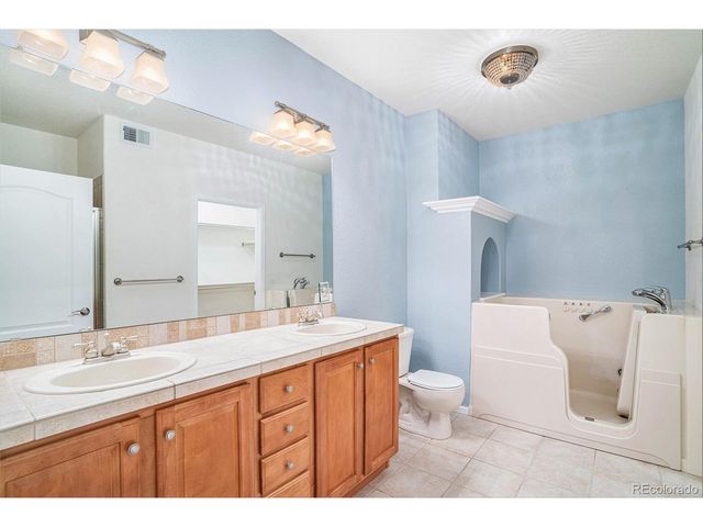 2225 Calais Dr 9E, Longmont, CO 80504