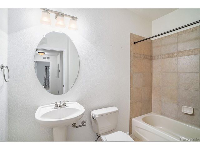 2225 Calais Dr 9E, Longmont, CO 80504