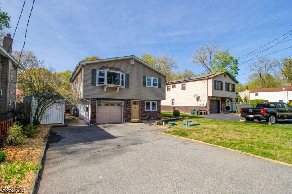 30 Acorn St, Byram Twp., NJ 07874