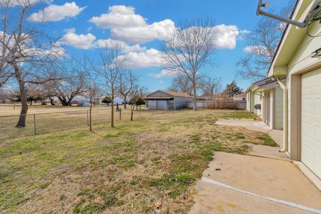 2027 W 27th St N, Wichita, KS 67204