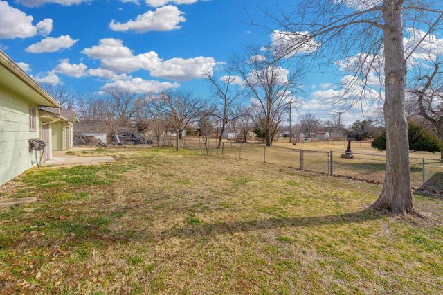 2027 W 27th St N, Wichita, KS 67204