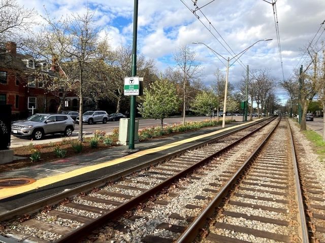 36 Beaconsfield Rd 2, Brookline, MA 02445