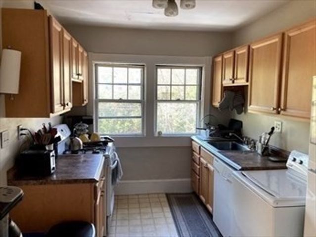 36 Beaconsfield Rd 2, Brookline, MA 02445