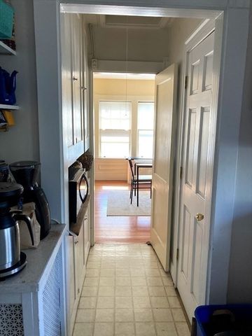 36 Beaconsfield Rd 2, Brookline, MA 02445