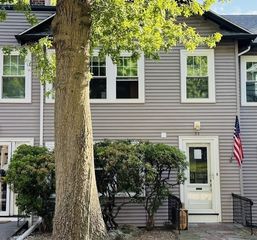 36 Beaconsfield Rd 2, Brookline, MA 02445