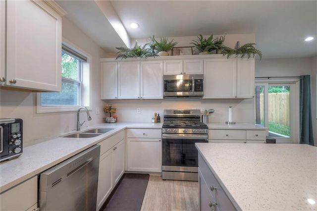 9130 McGee Street, Kansas City, MO 64114