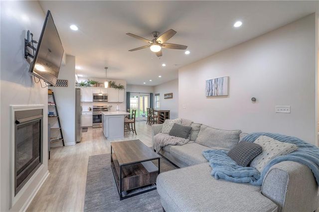 9130 McGee Street, Kansas City, MO 64114