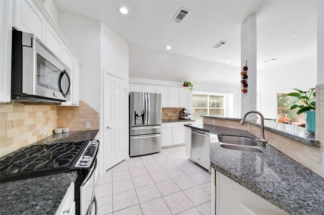 67 N Veranda Ridge Drive, The Woodlands, TX 77382