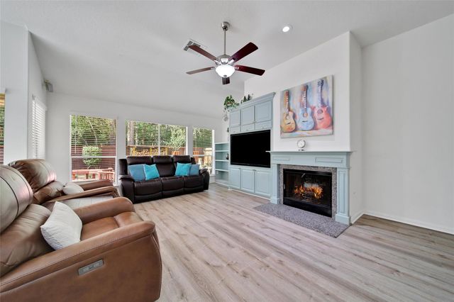 67 N Veranda Ridge Drive, The Woodlands, TX 77382