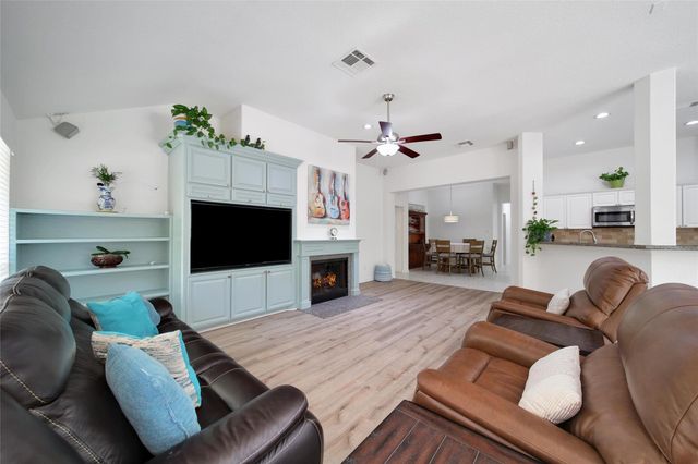 67 N Veranda Ridge Drive, The Woodlands, TX 77382