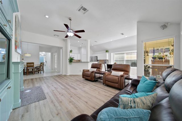 67 N Veranda Ridge Drive, The Woodlands, TX 77382