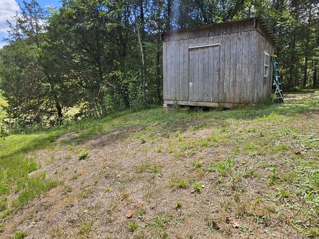 81 Carver Hollow Rd, Pleasant Shade, TN 37145