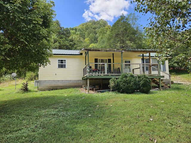 81 Carver Hollow Rd, Pleasant Shade, TN 37145