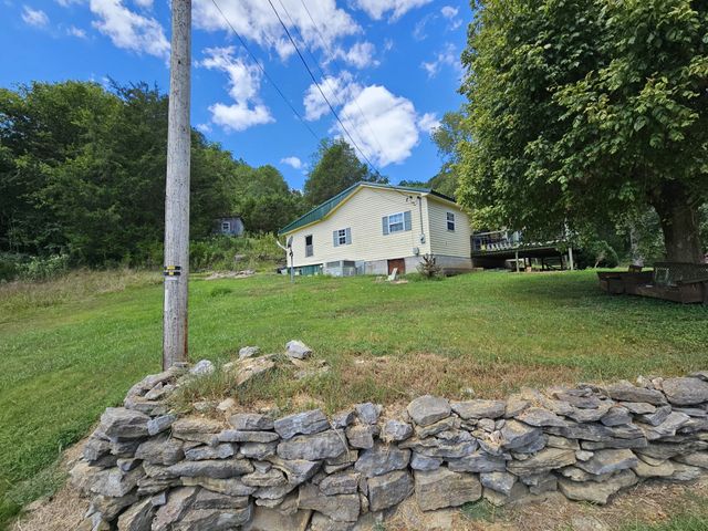 81 Carver Hollow Rd, Pleasant Shade, TN 37145