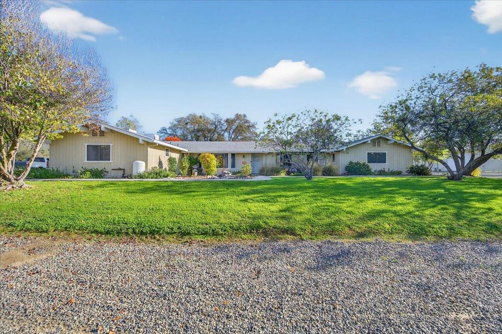 35102 Quail Oak Road, Auberry, CA 93602