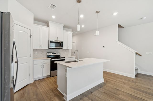 1938 Cascade Ct, Lebanon, TN 37087