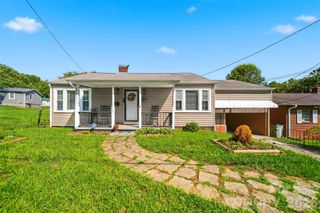 421 Finley Avenue NW, Lenoir, NC 28645
