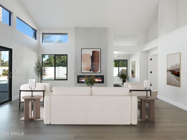 1960 E KRISTA Way, Tempe, AZ 85284