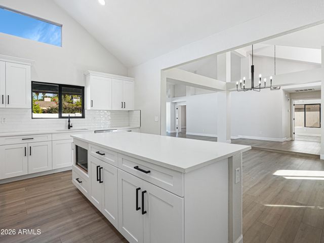 1960 E KRISTA Way, Tempe, AZ 85284