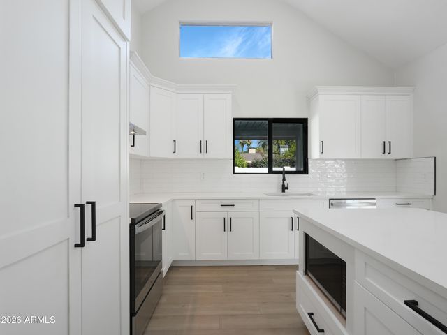 1960 E KRISTA Way, Tempe, AZ 85284