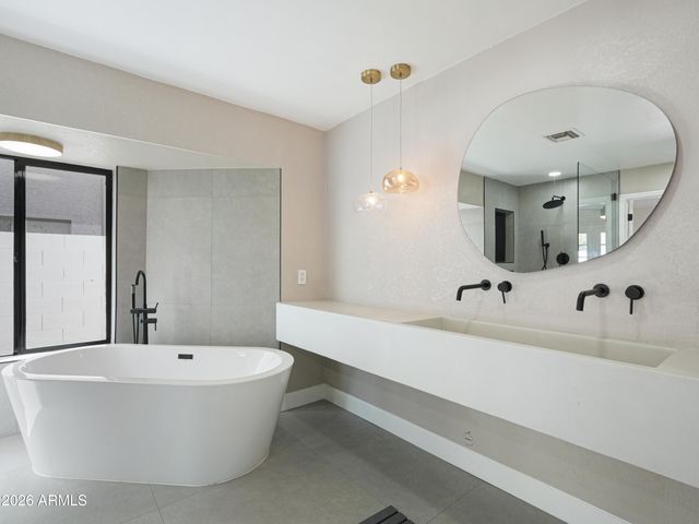 1960 E KRISTA Way, Tempe, AZ 85284