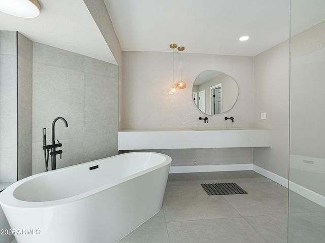 1960 E KRISTA Way, Tempe, AZ 85284