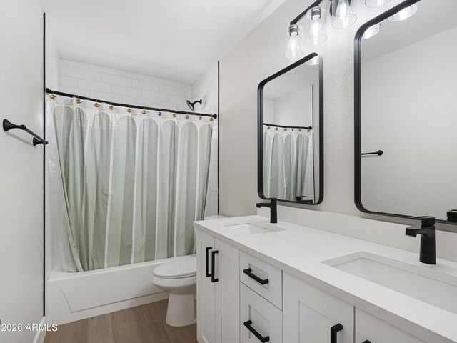 1960 E KRISTA Way, Tempe, AZ 85284