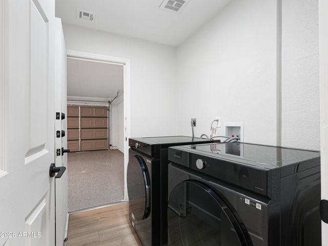 1960 E KRISTA Way, Tempe, AZ 85284