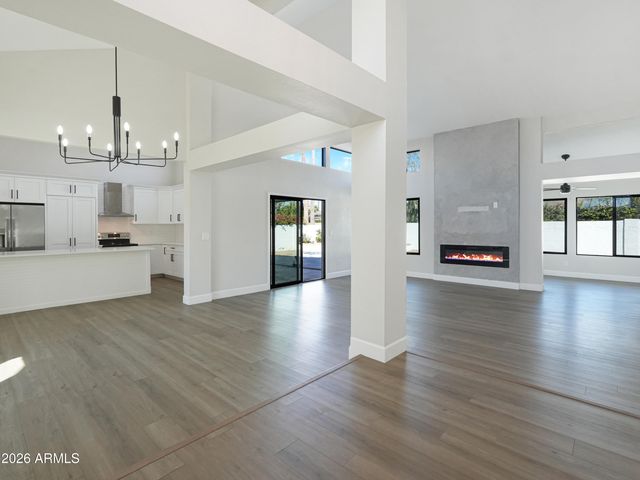 1960 E KRISTA Way, Tempe, AZ 85284