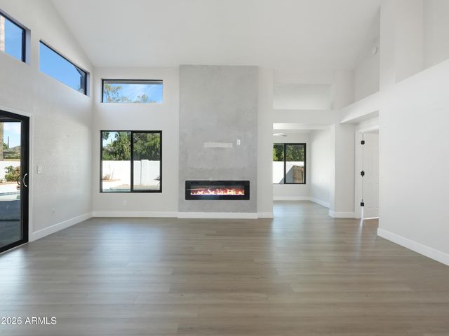 1960 E KRISTA Way, Tempe, AZ 85284