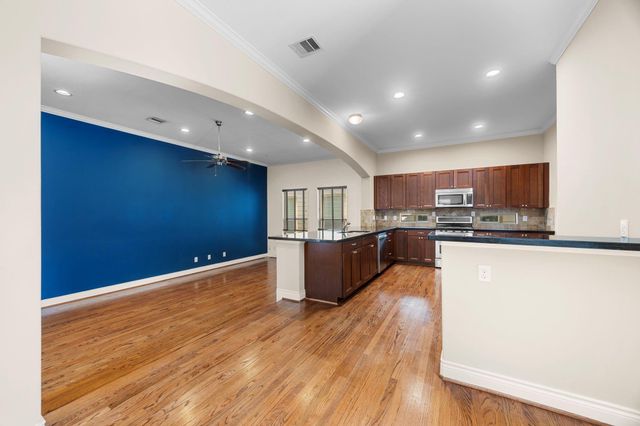 932 W 26th Street B, Houston, TX 77008